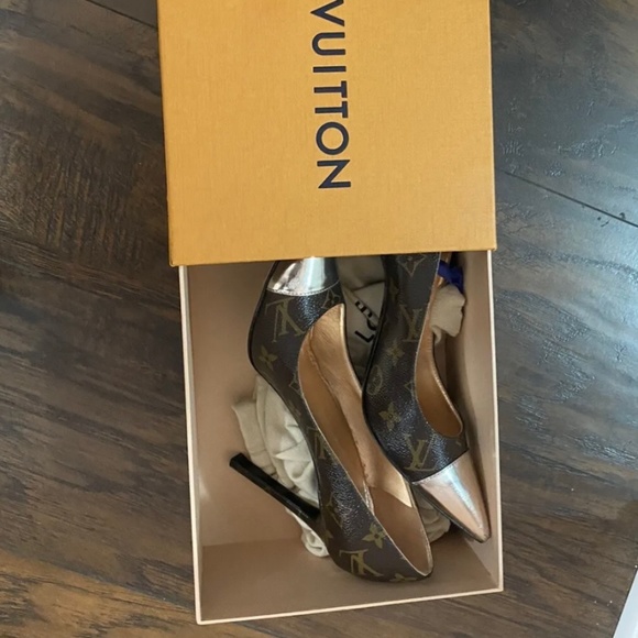 Louis Vuitton Pumps - Picture 1 of 6